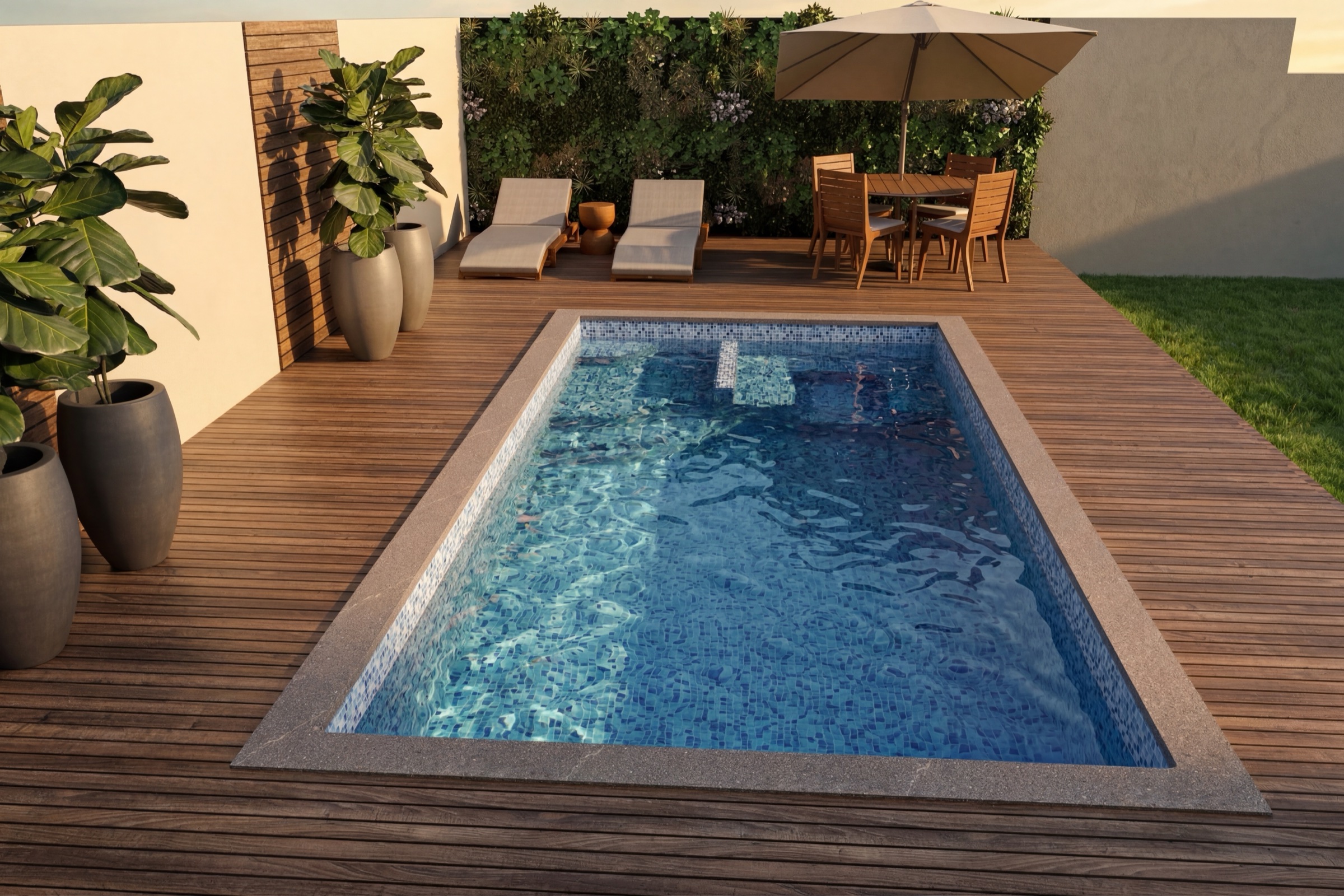 Piscina inteira revestida em pastilhas, vista de cima, em deck de madeira com espreguiçadeiras
